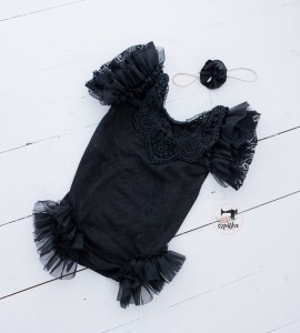 Black romper Size 9-12m