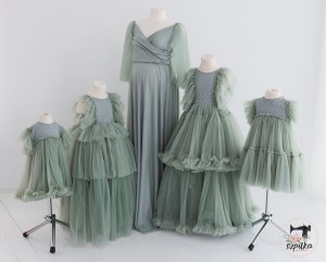 SAGE green mother & 4 daughters